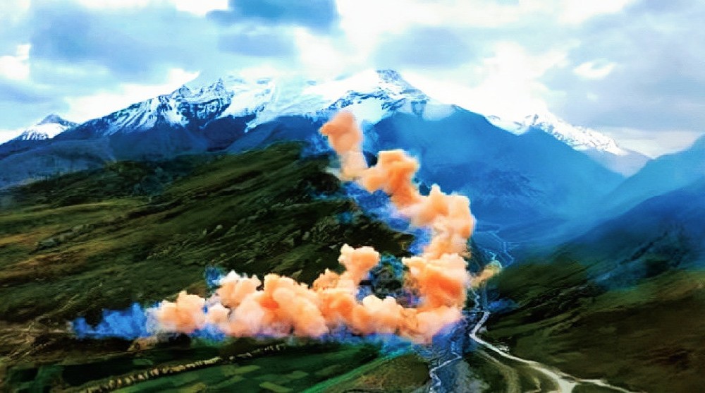 翻车！始祖鸟沦为“落汤鸡”？在喜马拉雅山放烟花惹全网震怒！人民日报、新华社齐发声